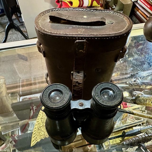 Ref: XXX - WW1 Maker and War Department (WD) Marked. Dated (1917) English Cased Binoculars.